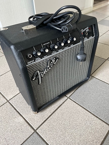 Fender frontman 15G vahvistin