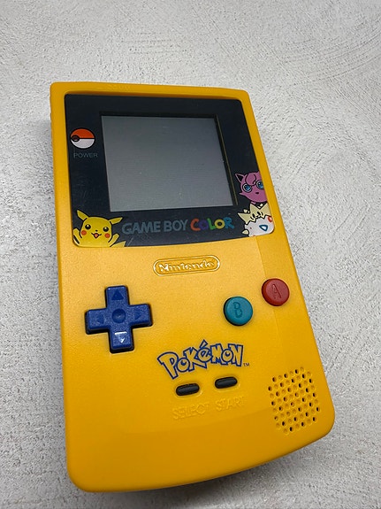 Gameboy color Pikachu-kuorilla