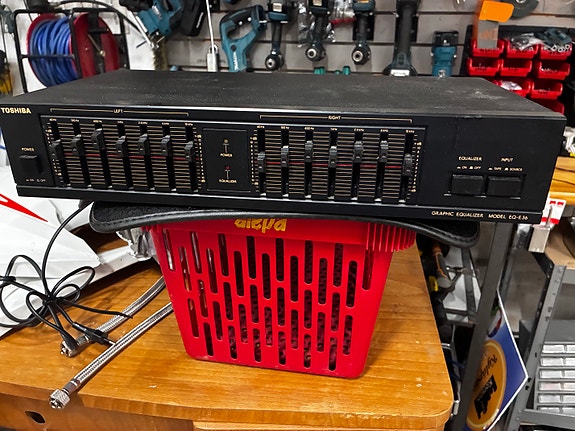 Pioneer EQ-E35 taajuuskorjain ja Pioneer F-445L viritin