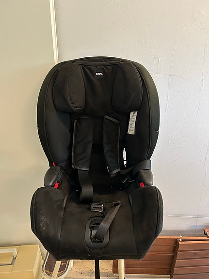 BRIO turvaistuin 25 kg musta