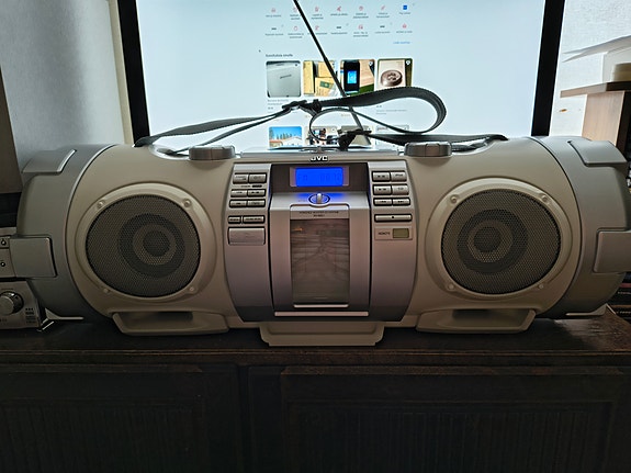 JVC  Boomblaster RV-NB51W