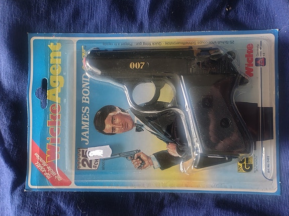 James Bond 007 leikkipistooli pakkauksessa