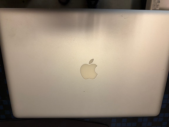Apple MacBook Pro 15"  2010 **Rikki**