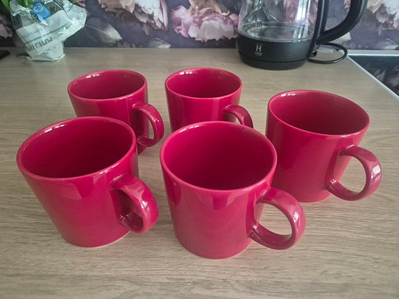 Mukit ja lautaset Iittala Teema punaiset