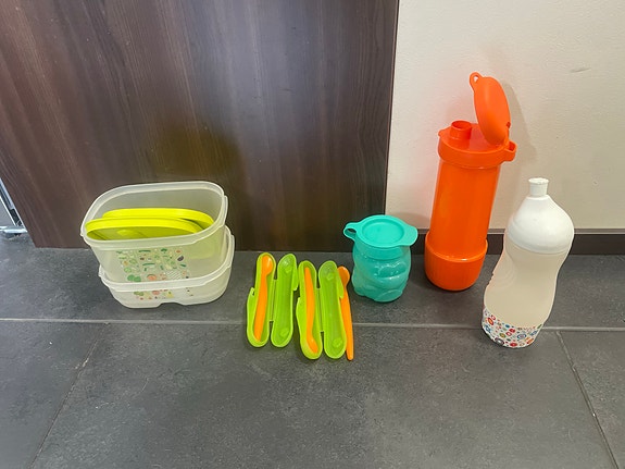 Tupperware lasten astiapaketti ja säilytysastiat