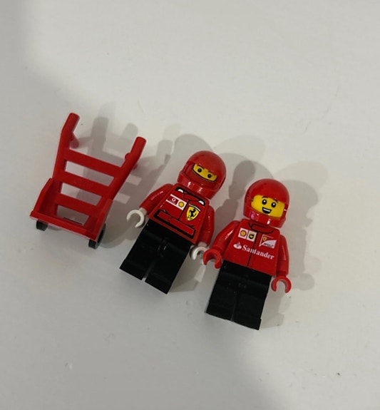 LEGO Technic Ferrari-hahmot ja kärry