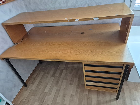 Työpöytä tukeva