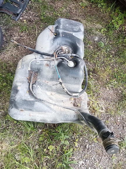 Transporter T4 polttoainetankki