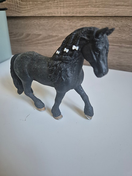 Schleich musta hevonen