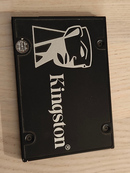 SSD 
Kingston KC600 512GB 2,5" SATA III