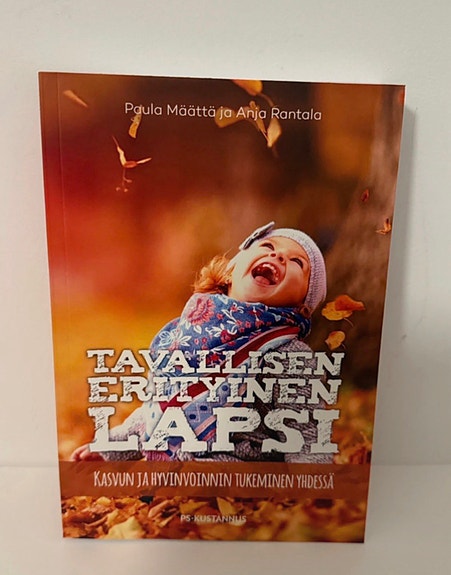 Tavallisen erityinen lapsi -kirja UUSI