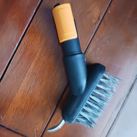 Fiskars kiveyksen puhdistusharja