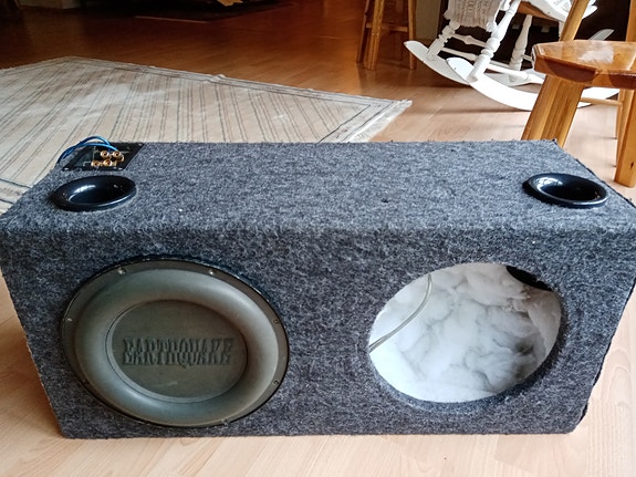 Earthquake Magma12 12" subwoofer kotelolla 500W RMS