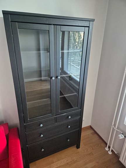 IKEA HEMNES vitriinikaappi, mustanruskea