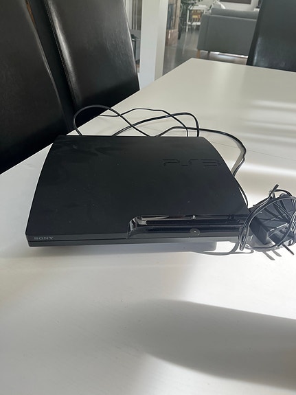 Sony PlayStation 3 pelikonsoli musta