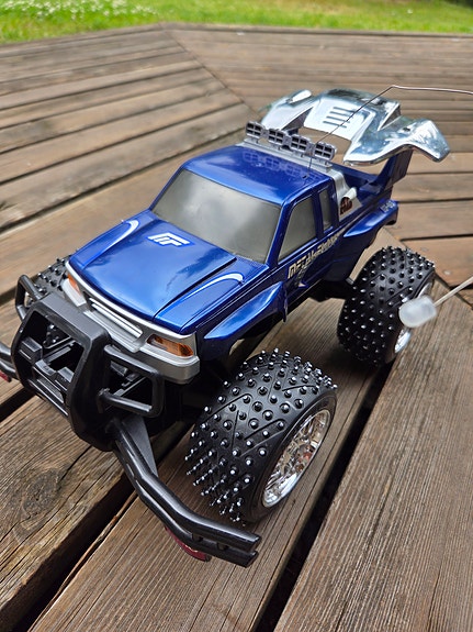 Nikko Metal Flash radio-ohjattava auto