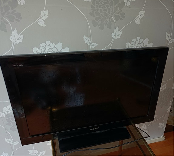 Sony Bravia tv, televisio ja kaukosäädin