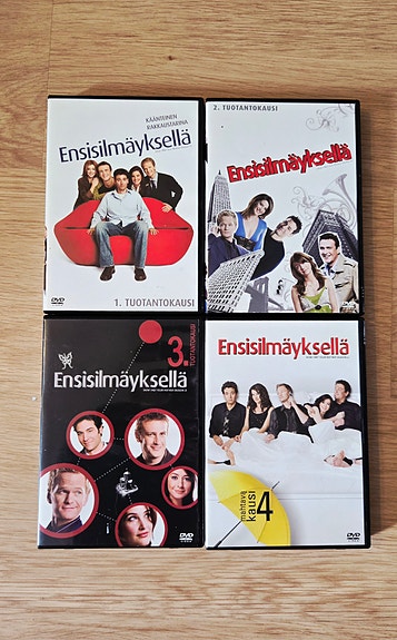 Ensisilmäyksellä (How I Met Your Mother) DVD-boksi kaudet 1–4