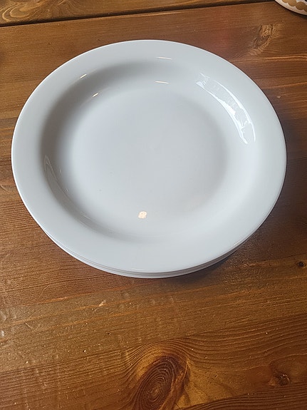 Kotikulta valkoinen lautanen