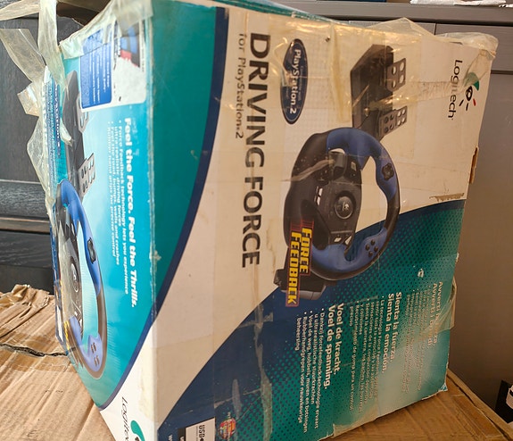 Forces feedback ratti ja polkimet
Logitech
Driving forces
Playstation 2