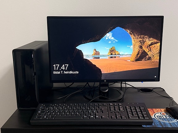 HP Slim Desktop 290 + HP 24” Full HD -näyttö – valmis tietokonepaketti