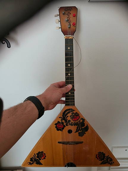 Akustinen balalaikka