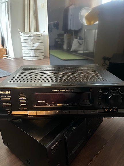 Philips audio-video vahvistin musta