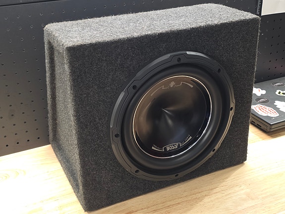 Boss subwoofer kotelolla