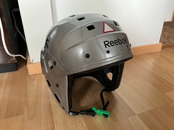 Reebok luistelukypärä