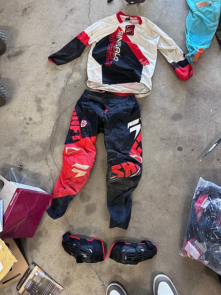 Lasten/nuorten motocross varusteita