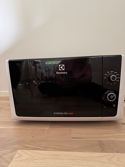 Electrolux mikroaaltouuni grillillä valkoinen