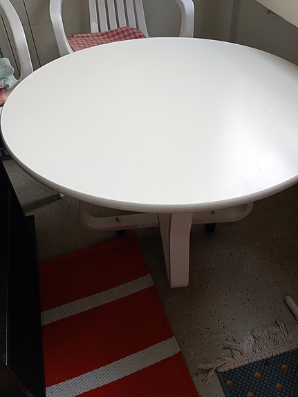 Pöytä