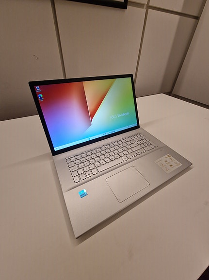 Asus VivoBook 17 kannettava tietokone hopea