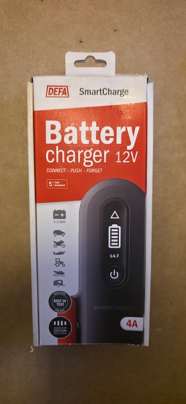 DEFA Battery Charger 12V akkulaturi