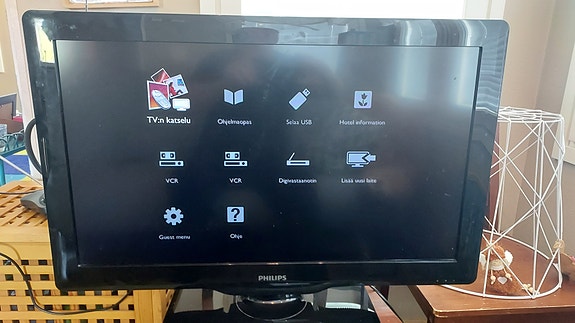 Philips 32" taulutelevisio kaapeliverkkoon ym.