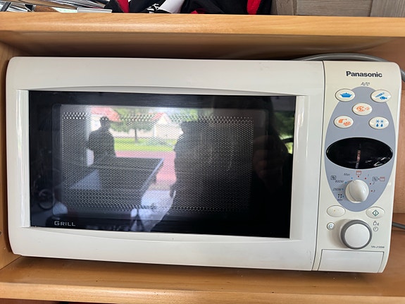 Panasonic mikroaaltouuni valkoinen