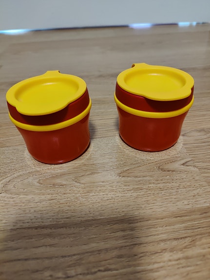 Tupperware pienet purkit