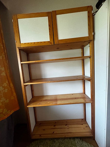 Lundia Classic -hylly ovellisella yläkaapilla, 100 × 30 × 188 cm  Hinta: 390 €