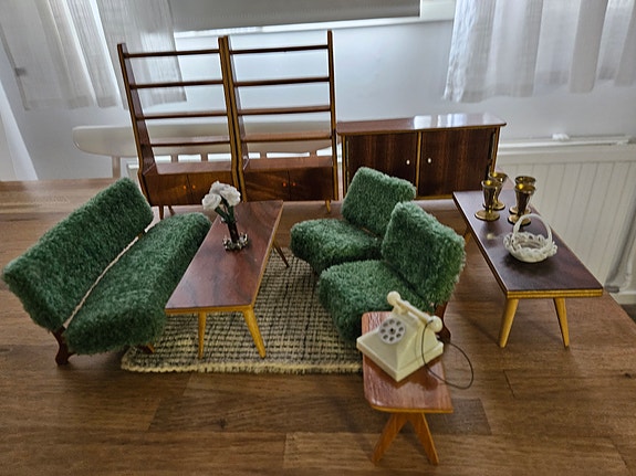 Käsintehdyt vintage nukkekodin huonekalut 50-luvulta