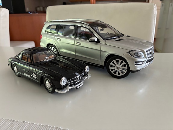 2*Mercedez Benz