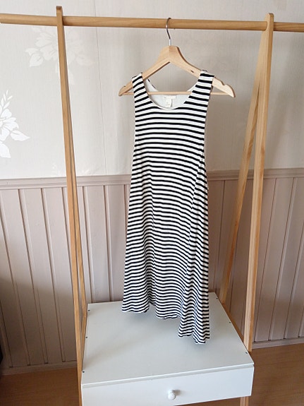 Raidallinen mekko