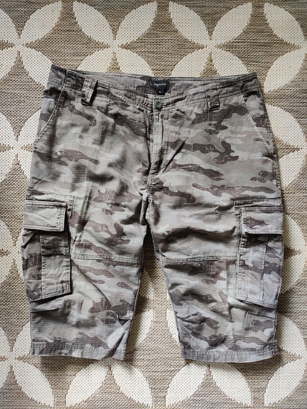 Camo cargo shortsit