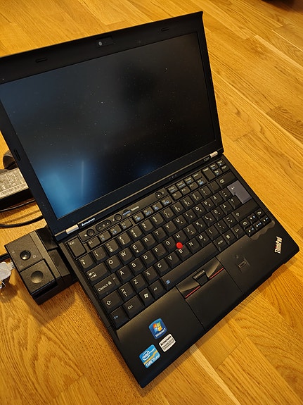 Lenovo ThinkPad X220 + alkup. Laturi + telakka