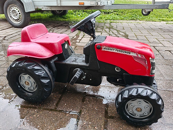 Massey Ferguson polkutraktori
