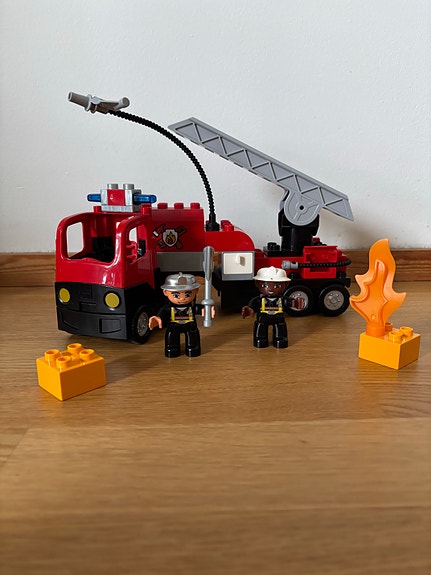 Täydellinen Lego Duplo Paloauto -setti