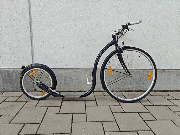 Vauhdikas musta Kickbike