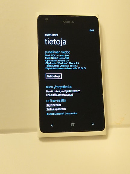 Puhelin Nokia Lumia 900