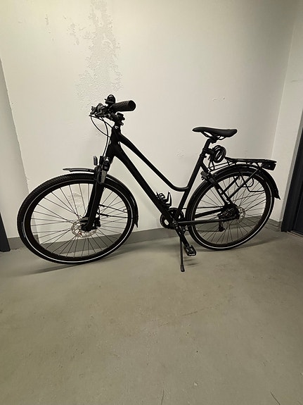 Crescent naisten hybridipyörä 28" koko M musta