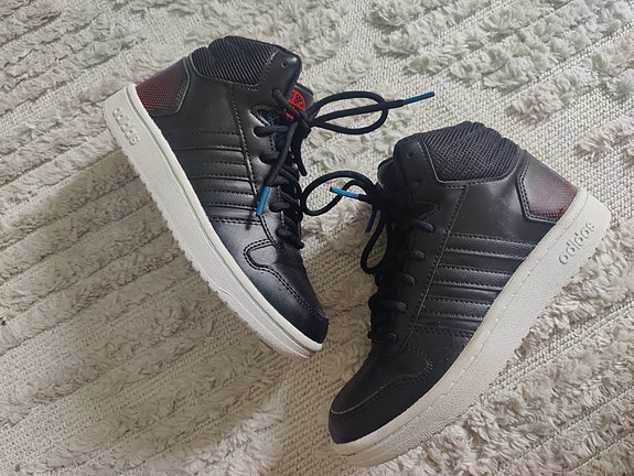 Adidas kengät 34
