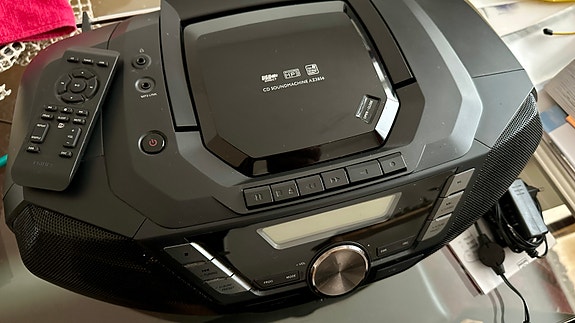 Philips CD Soundmachine AZ3856 kannettava soitin (Radio, USB, C-kasetti)